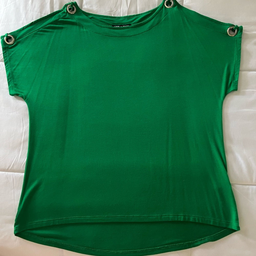 Cable and Gauge split shoulder short sleeved jersey top